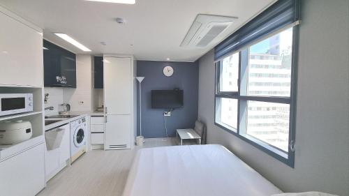 Donghae Hotel | 동해 파인앤유오션시티 호텔 by에스앤디