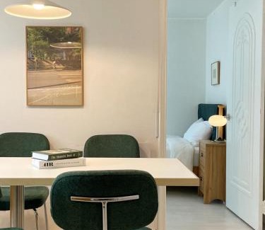 Hongjeil-tong Apartment | 조기예약할인,STAY Yeoyu , 공항버스3분 ,R3, bed4, 최대7인,홍제 폭포