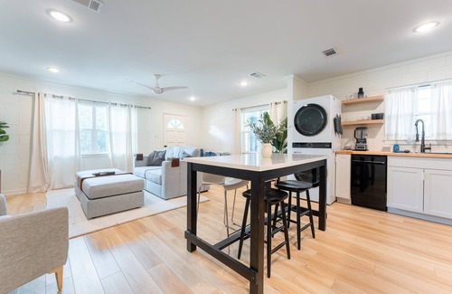 Saint Simons Island House | 0.2 miles to the Beach! | New Retro Duplex | Sleeps 2
