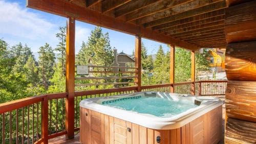 Castle Glen Estates House | 0.5mi to the Lake Deck w Views Poker Table Eagle Ridge Retreat by AvantStay