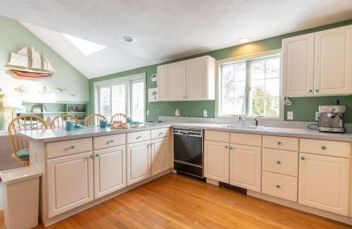 South Chatham House | 0 6 Miles to Beach Great for families