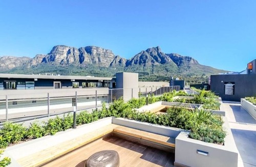 Claremont Apartment | #001 Newlands Peak Elegance