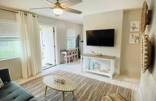 Harbordale Apartment | 01 Coastal Cute 2 Bdrm - FLL-DT-Beach