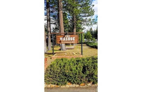 Y Area Apartment | 01-The Cascade Falls studio at the Washoe