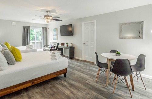 Chattanooga Cabin | 01: The Eames Suite - A PMI Scenic City Vacation Rental