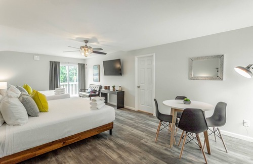 Chattanooga Cabin | 01: The Eames Suite - A PMI Scenic City Vacation Rental