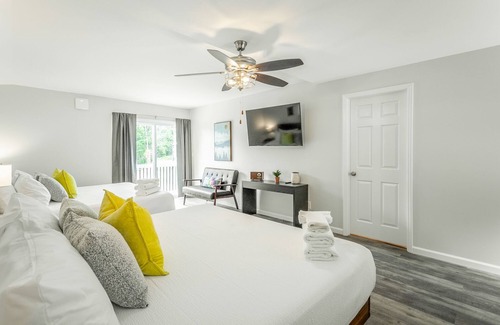 Chattanooga Cabin | 01: The Eames Suite - A PMI Scenic City Vacation Rental