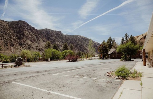 Sevier Apartment | 0130) Candy Suite 130
