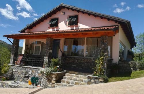 Varese Ligure House | 028 - Agriturismo "Il Boschetto" con PISCINA, Pace E Natura - Camera Familiare