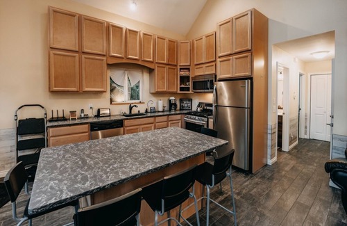 Warnick Cabin | 02GS - Hot Tub - WiFi - D/W - W/D - Sleeps 8 by RedAwning