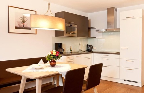 Entfelden Apartment | (05) Komfort Zwei-Raum-Ferienwohnung, Küche und Südbalkon