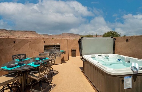 Virgin RV Rental | #06 - 2QB Anasazi Cliff Dwelling Hot Tub & Kitchen