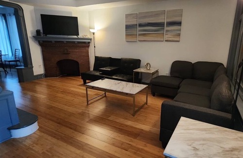 Primos Secane House | #06 Basement Room With Twin Bed + TV in Angora