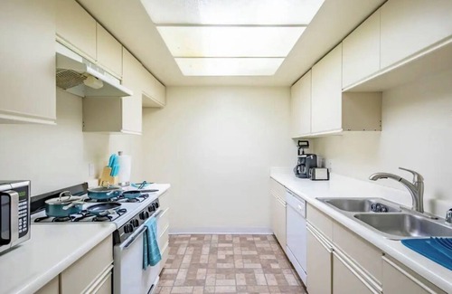 Pasadena Condo | 06 Elegant and spacious furnished & all Inclusive 2 bdrm, 2 bath condo, AC, WiFi