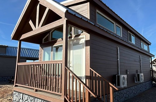 Valle Cabin | 062B Grand Canyon Chalet near South Rim King Bed