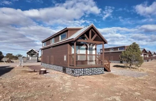 Valle Cabin | 062B Grand Canyon Chalet near South Rim King Bed