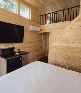 Valle Ski Chalet | 064A Brand New Peaceful Chalet with Loft & King Bed near Grand Canyon South Rim
