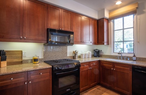 La Quinta Villa | 065127 3BR STUNNING Ground Floor Resort Villa w/Mt Views, Pool steps away