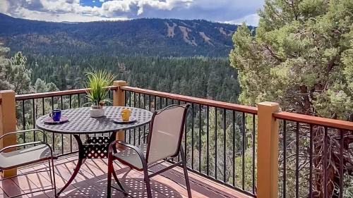 Castle Glen Estates House | 076 - The Starry Starry Night - Meredith Lodging