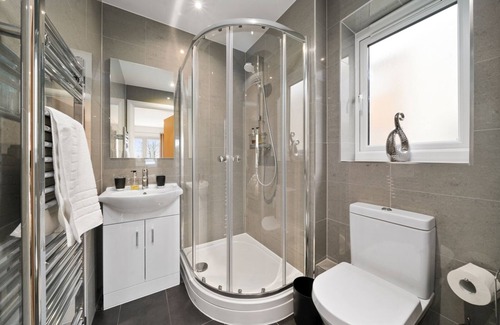 Stanwell Apartment | 09 - Heathrow Living Serviced Apartments by Ferndale