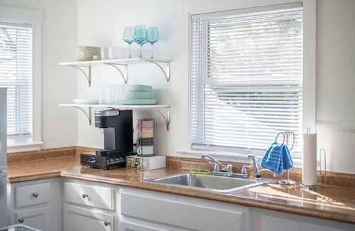 Lakeland House | 1/1 Affordable Downtown Pet Friendly Home