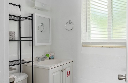 Downtown Apartment | 1/1 Guesthouse - Pets Welcome
