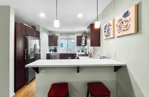 Alki House | 1/2 Block 2 Beach Parking Large Patio EnSuite Bath