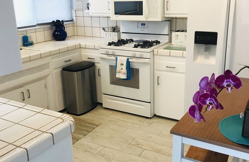 Balboa Peninsula House | 1/2 Block to Bay - 1 Block to Ocean - Walk to Piers