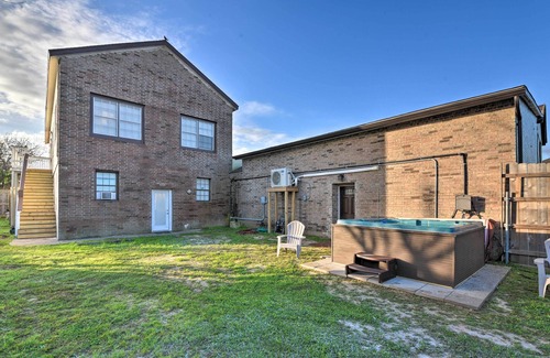 Galveston Apartment | 1/2 Mi to Beach: Convenient Retreat in Galveston!