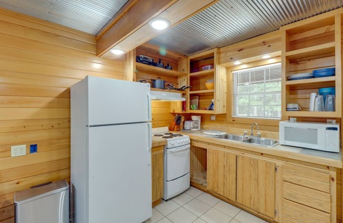 Heber Springs Cabin | 1/2 Mi to Greers Ferry Lake: Quiet Cabin w/Porch