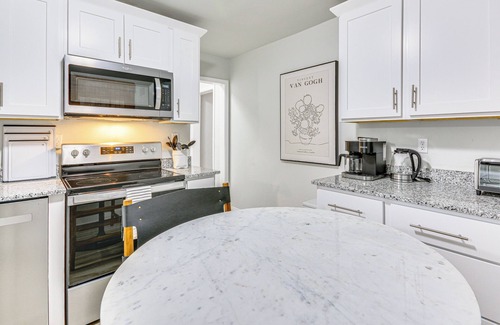 High Point House | 1/2 Mi to High Point University: Quaint Abode!