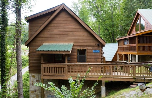 Gatlinburg Cabin | 1/2 mile to downtown Gatlinburg & the Great Smoky Mountains National Park!