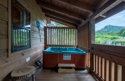Gatlinburg Cabin | 1/2 mile to downtown Gatlinburg & the Great Smoky Mountains National Park!