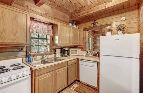 Pigeon Forge Cabin | 1/2 Mile to the Parkway! Hot Tub - 3BR/2BA - Perfect Location!