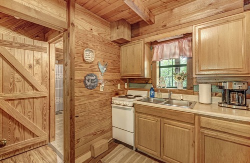Pigeon Forge Cabin | 1/2 Mile to the Parkway! Hot Tub - 3BR/2BA - Perfect Location!