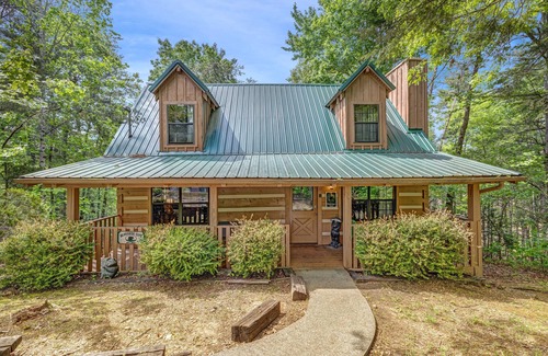 Pigeon Forge Cabin | 1/2 Mile to the Parkway! Hot Tub - 3BR/2BA - Perfect Location!