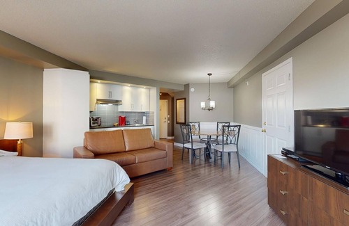 Beaupre Condo | 1-213 : Superior Studio - sleeps 4.