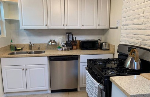 East Manhattan Beach Apartment | 1.3M To Beach | Close To LAX & Park | Pets #1