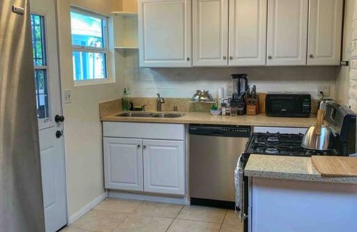 East Manhattan Beach Apartment | 1.3M To Beach | Close To LAX & Park | Pets #1