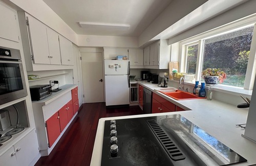 Gordon Head House | 1.7 Acres Beautiful waterfront house near downtown and UVIC