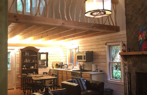 Highlands House | 1.7 miles from town yet it feels like you're in a National Forest (you are)