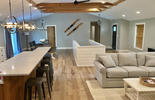 Grundy County House | 1 Acre newly remodeled Coal City home