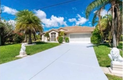 Port Charlotte House | #1 Amazing Waterfront Home w/pool - Prime Location 3 bed/3bath