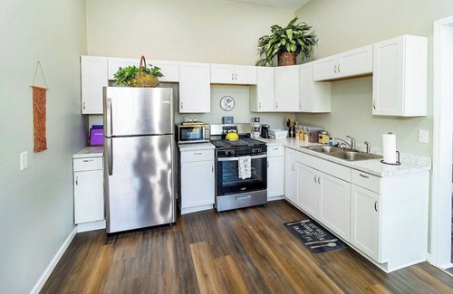 Evansville Apartment | 1 bd/1ba Apt near Haynies Corner