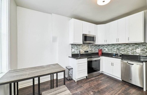 St. Louis Apartment | 1 Bd Apt- Forest Park, CWE & Grove -4932 Wise Ave