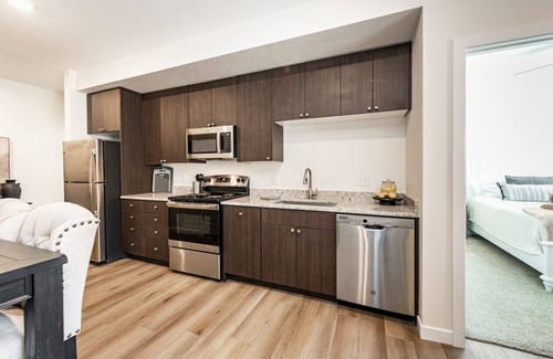 Mountain Shadows Apartment | 1 BD Cozy, Pet Friendly Luxury minutes from Garden of the Gods