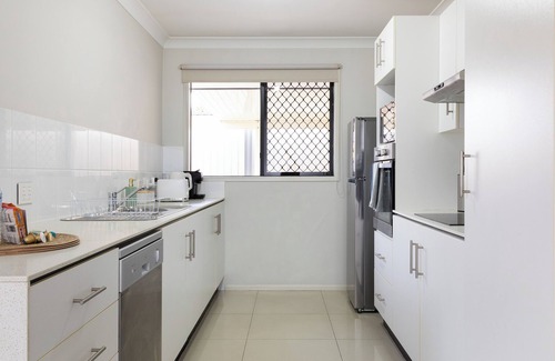 Acacia Ridge Apartment | 1 Bdr Apt! Full Kitchen! Covered Parking! 6AS1