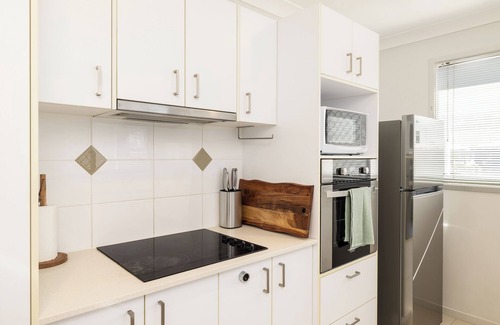 Rocklea Apartment | 1 Bdr Apt! Spotless! Garage Parking! 219D1