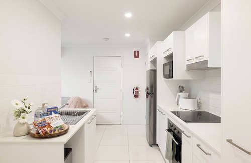 Rocklea Apartment | 1 Bdr Apt w/AC & Kitchen | Parking | 216F1