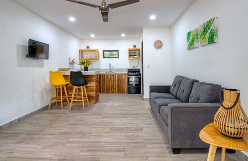 Canafistula Resort | 1 BDR-SLEEPS UP TO 4 - POOL VIEW -10 MIN FROM TAMARINDO BEACH! GATED COMMUNITY